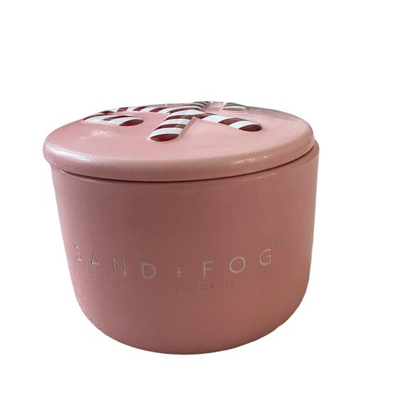 Sand & Fog Crushed Candy Cane Scented Christmas Candle with Holiday Lid 150z New - Picture 15 of 16